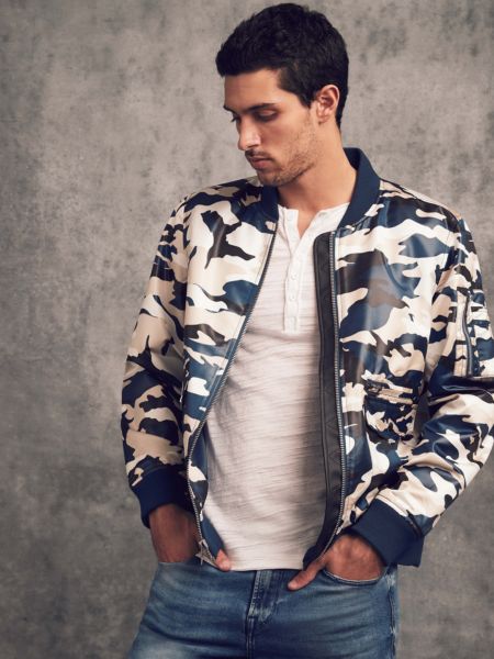 Guess Bomberjack Met Camouflageprint guess kopen in de aanbieding